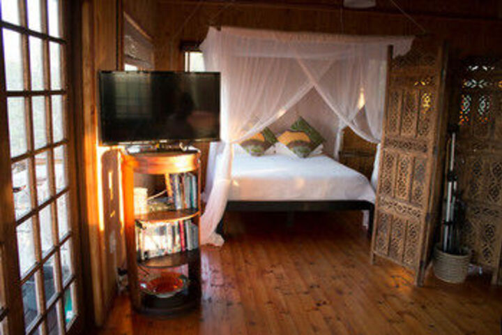 Room 5 of 12