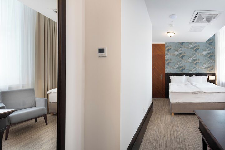 Room 16 of 48