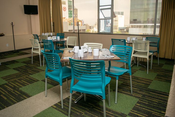 Dining 36 of 44