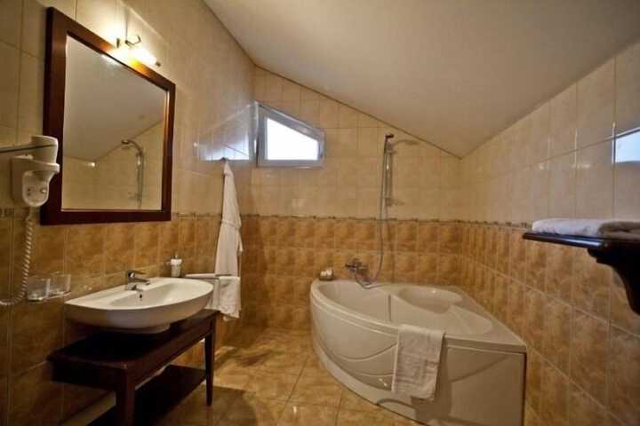 Room 15 of 20