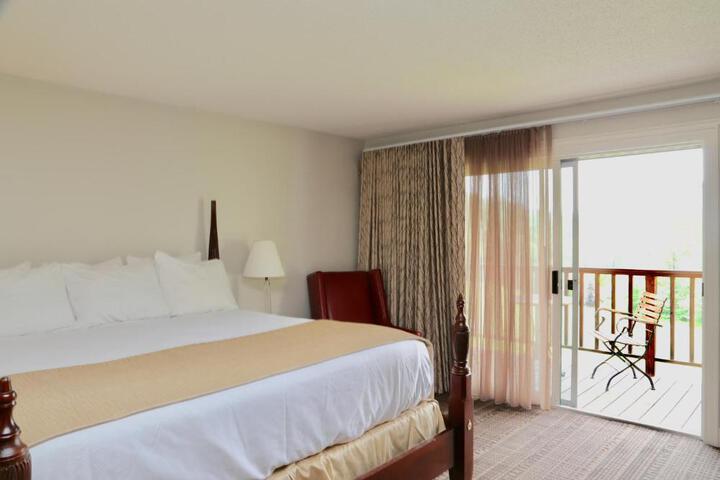 1 King Bed High Floor (3 of 7)