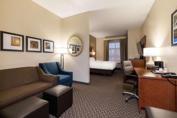 1 King Bed Accessible (8 of 8)