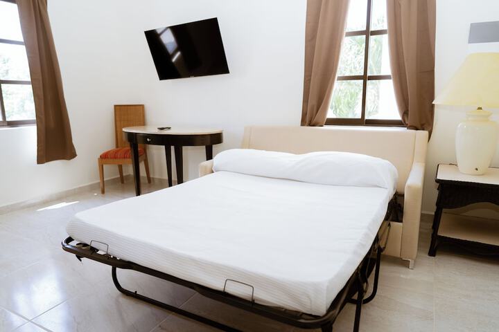 Room 14 of 22