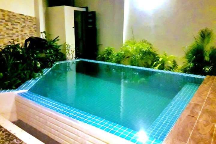 Pool 77 of 152