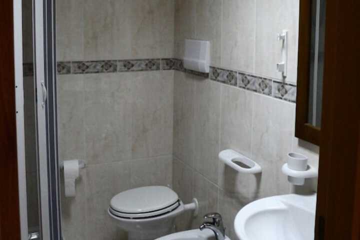 Room 16 of 33