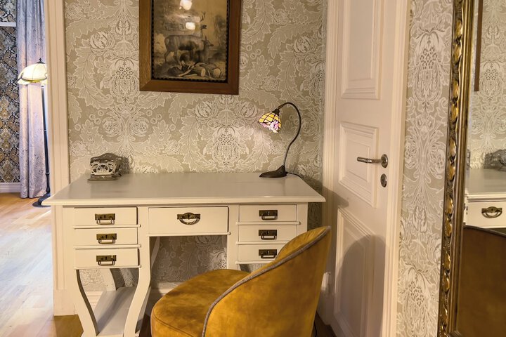 Room 17 of 45