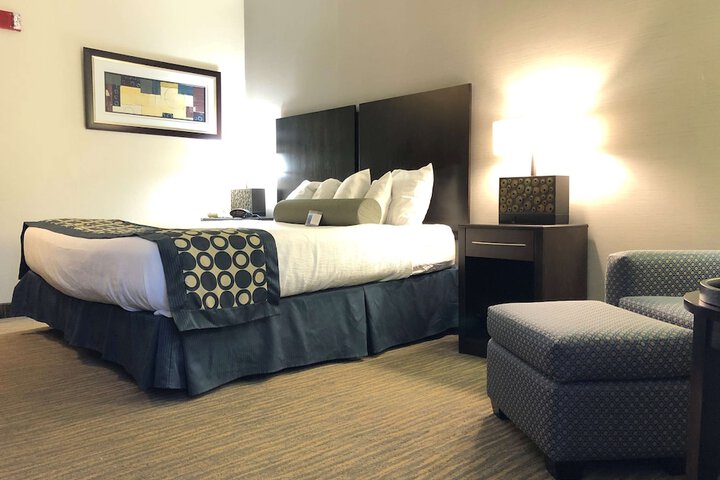 1 King Bed (6 of 14)