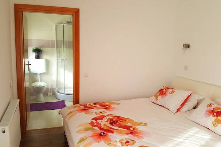 Room 9 of 41