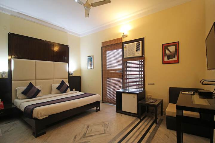Room 7 of 19
