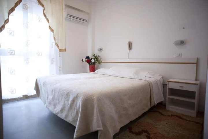 Room 4 of 11