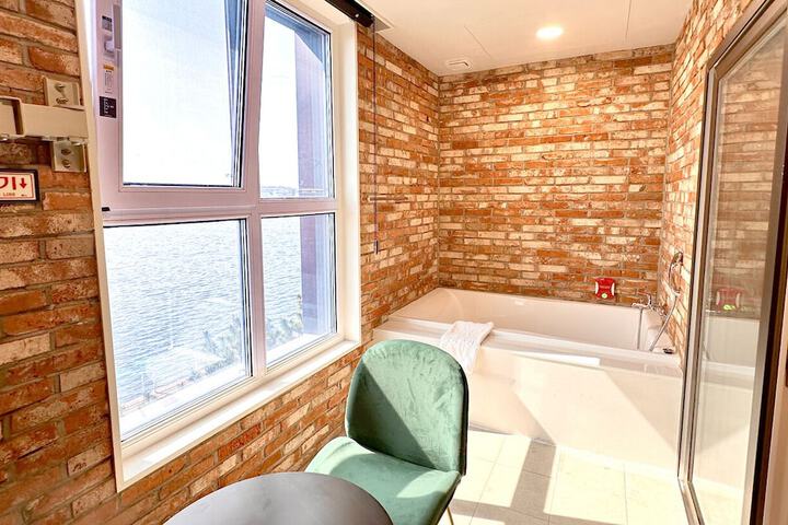 Room 73 of 140