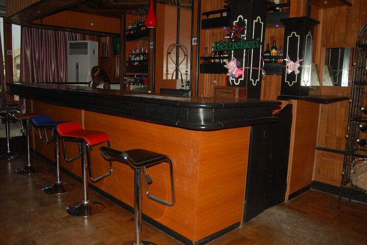 Lounge 62 of 80