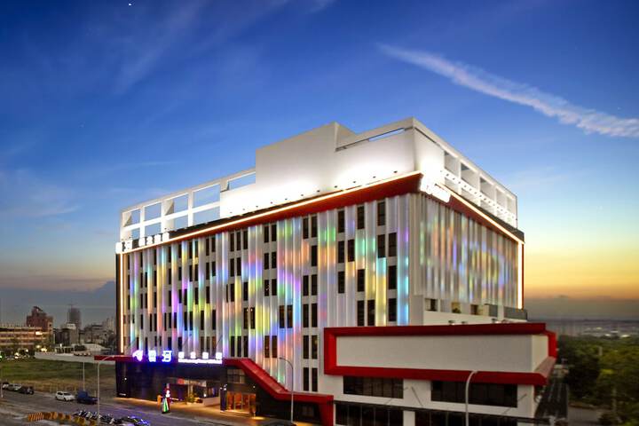 Uher Luxury Resort & Hotel