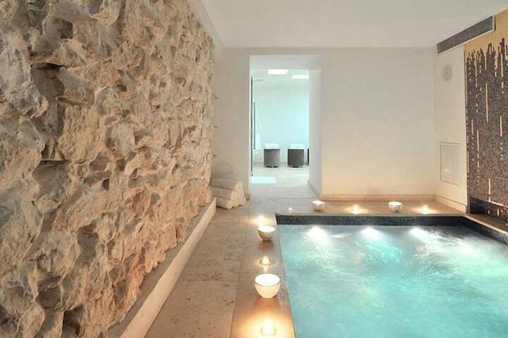 Hotel Pool