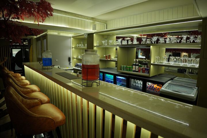 Lounge 18 of 20