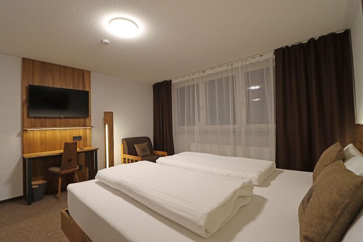 Room 10 of 121