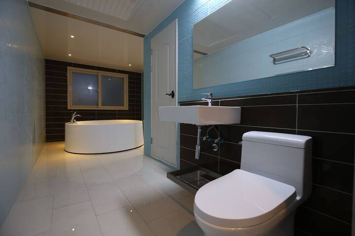Room 34 of 53