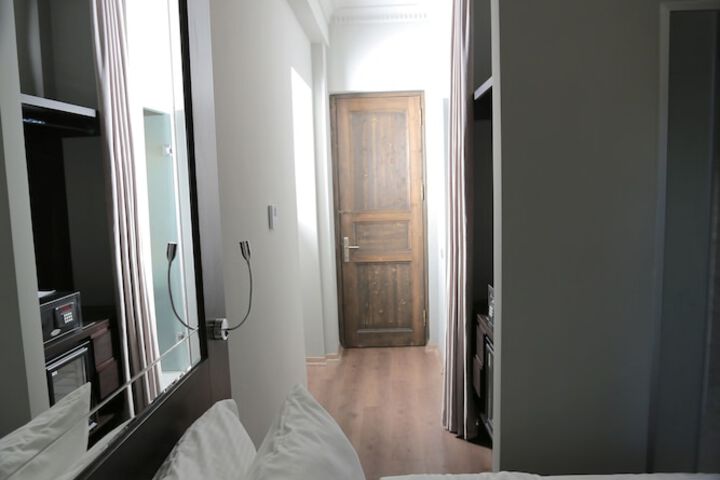 Room 28 of 93