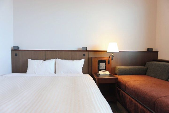 Room 28 of 42