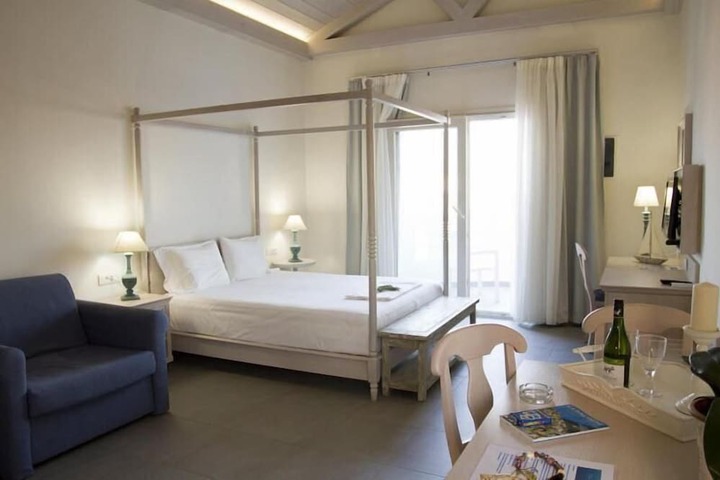 Room 3 of 43