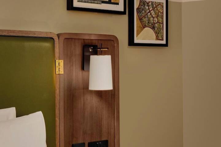 Room 6 of 56