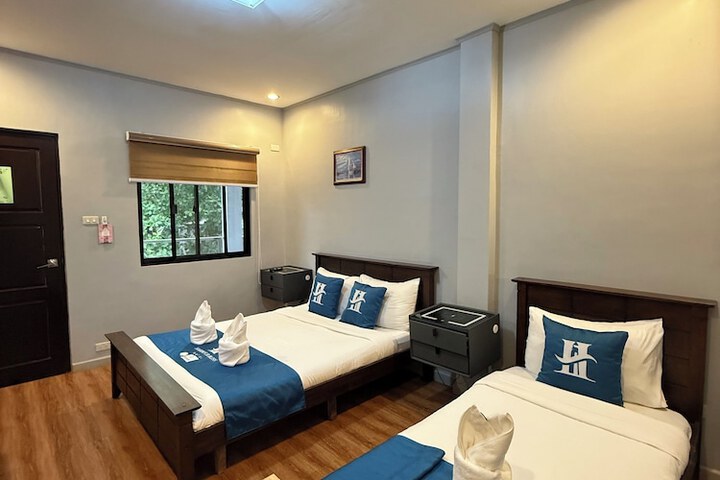 Room 6 of 37