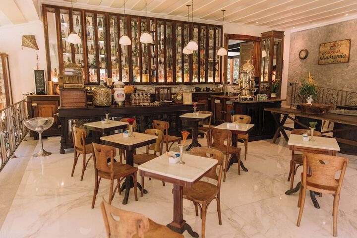 Lounge 187 of 227