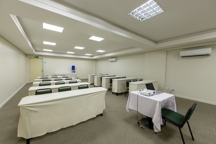 Ballroom/Hall 120 of 126