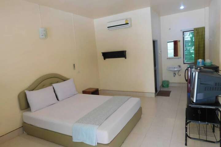 Room 4 of 14