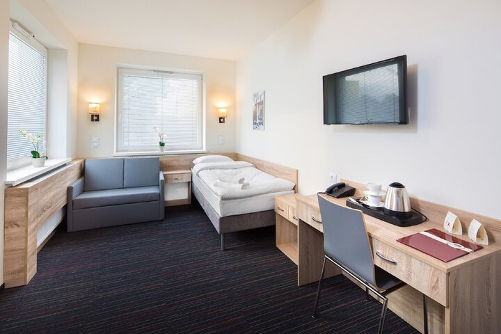 Room 6 of 38