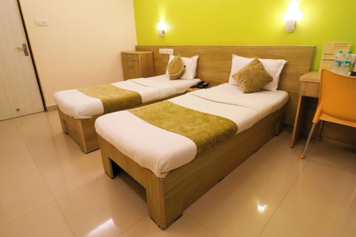 Room 44 of 102