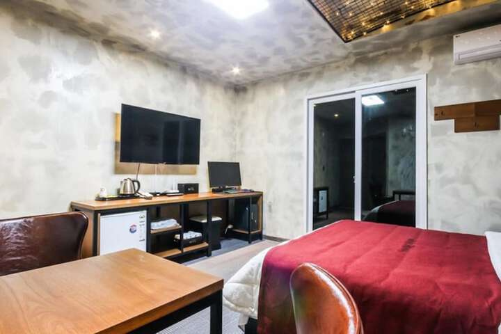 Room 3 of 42