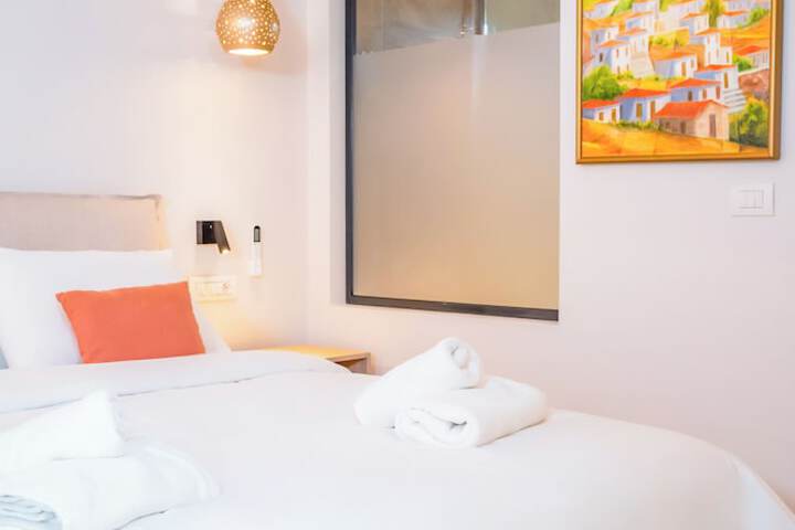 Room 18 of 194