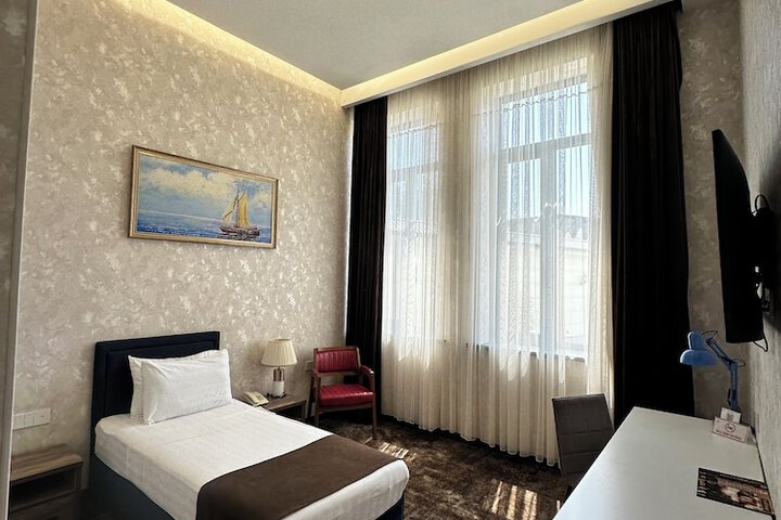 Room 26 of 93