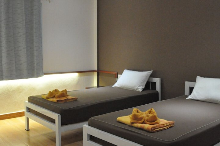 Room 4 of 38