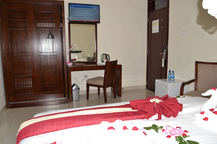 Room 6 of 26