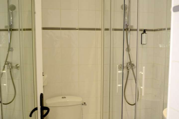 Room 33 of 96