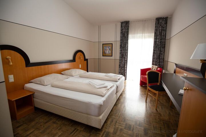 Room 17 of 35