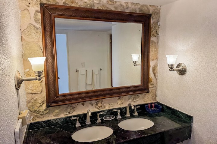 Room 46 of 102