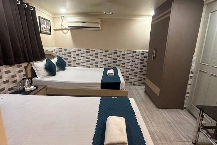 Room 16 of 18
