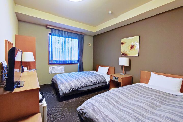 Room 6 of 16