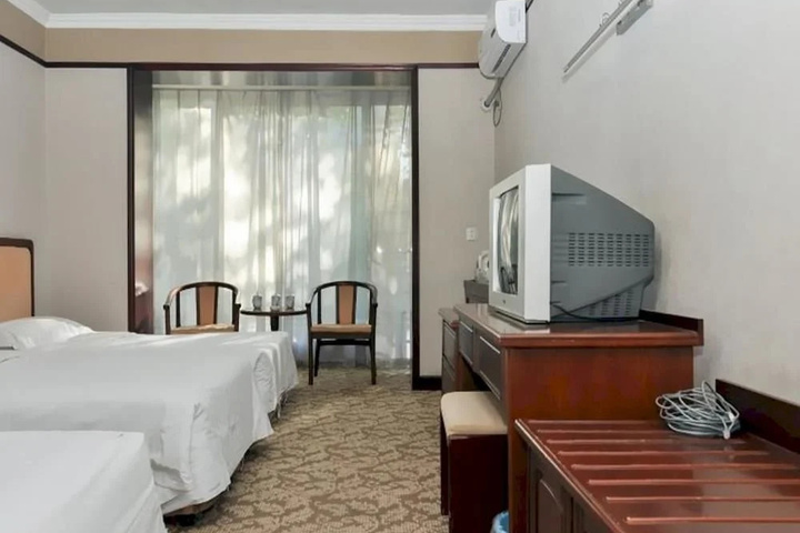 Room 5 of 14