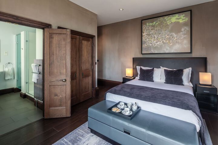 Room 10 of 50