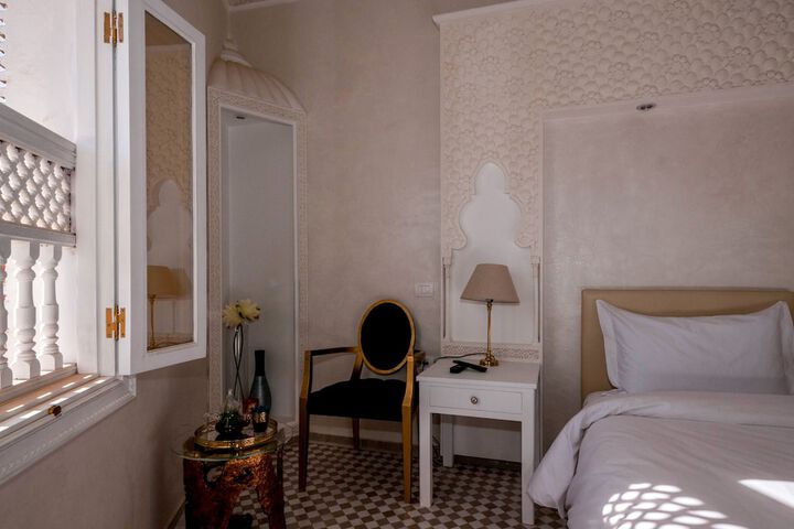 Room 13 of 28