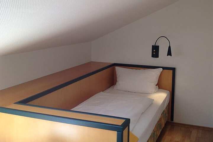 Room 12 of 30