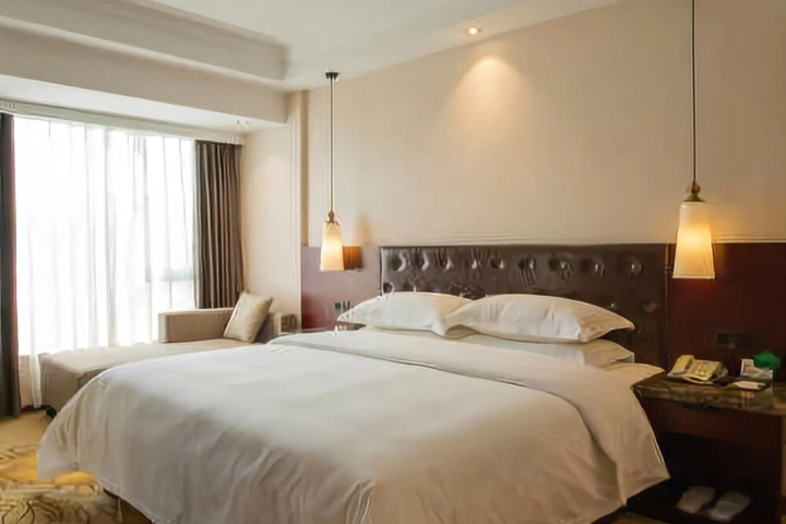 Room 2 of 15