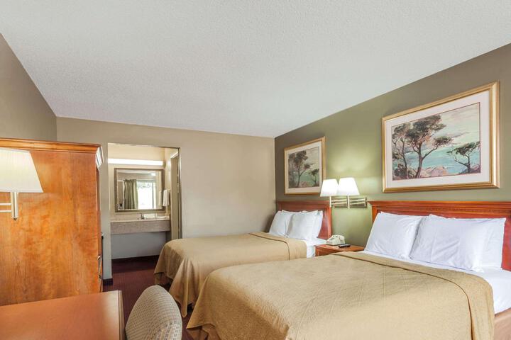 2 Double Beds (6 of 9)