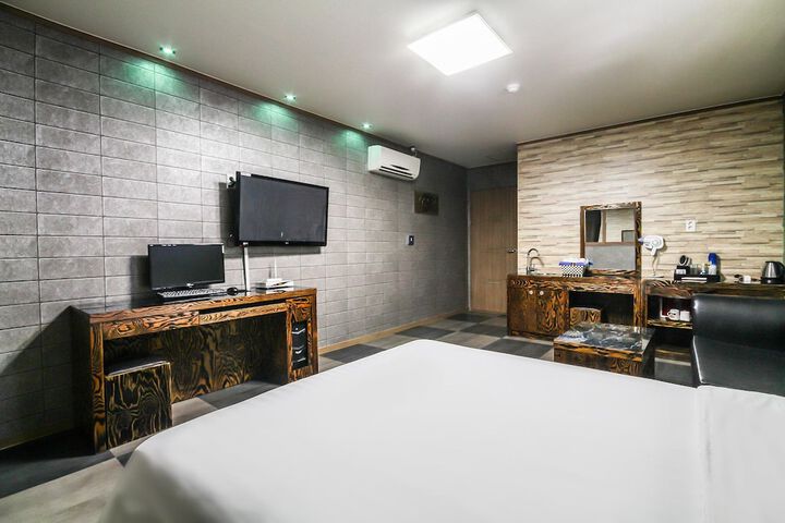 Room 12 of 57