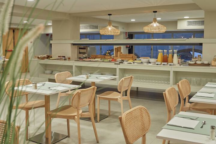 Dining 66 of 73