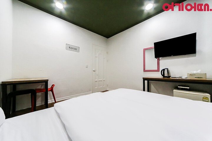 Room 19 of 32